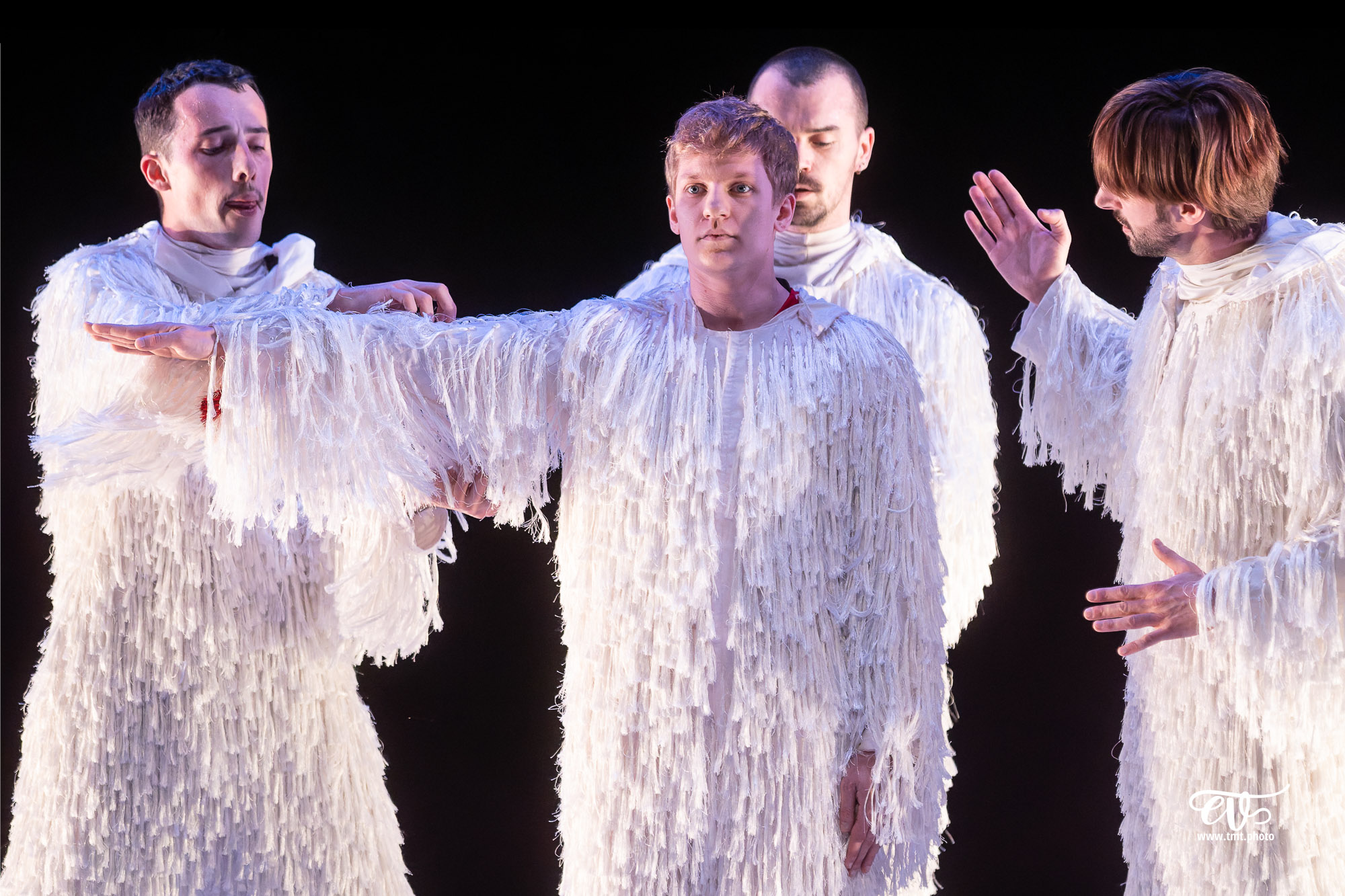 A4 (COMME LA FEUILLE) CIE CHICOS MAMBO